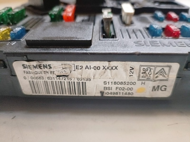 Recambio de caja reles / fusibles para citroen c3 8hx referencia OEM IAM BSIF0200  