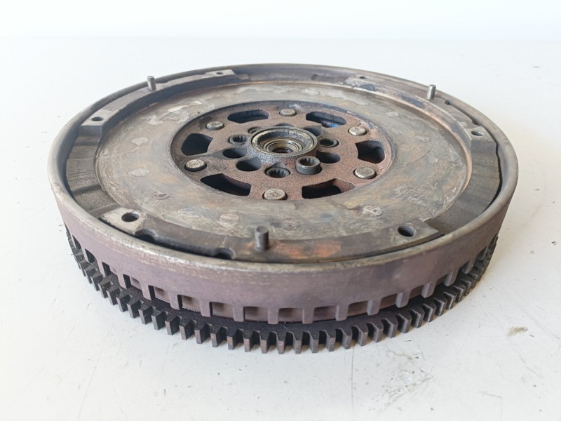 Recambio de volante motor para audi a4 avant (8e) asb referencia OEM IAM   