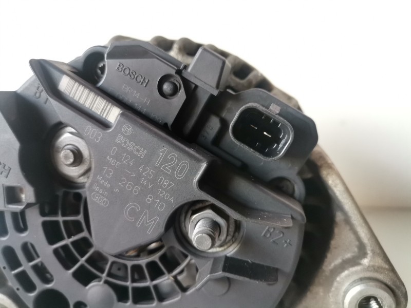Recambio de alternador para opel corsa d a14xer referencia OEM IAM 0124425087/13266810  