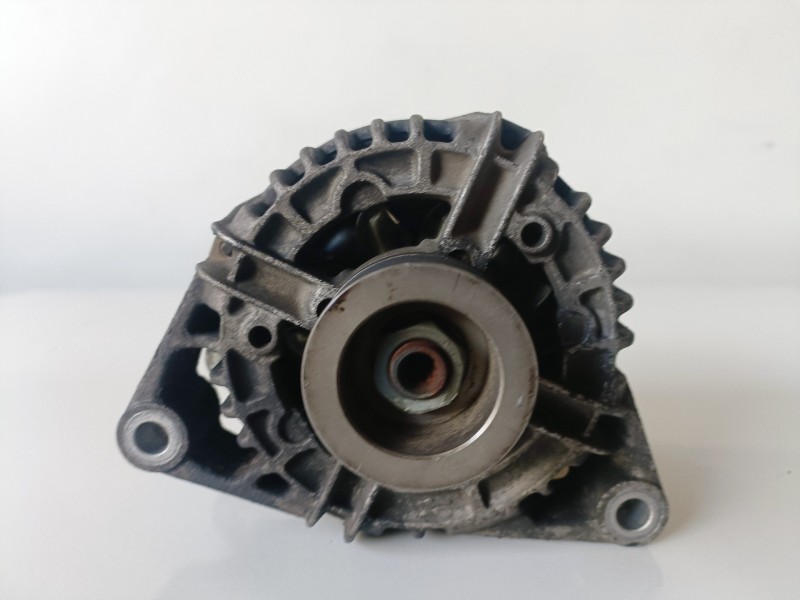 Recambio de alternador para opel corsa c z10xe referencia OEM IAM 0124415023  