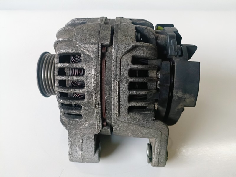 Recambio de alternador para opel corsa c z10xe referencia OEM IAM 0124415023  