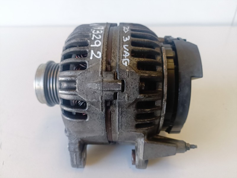 Recambio de alternador para volkswagen passat berlina (3b3) avf referencia OEM IAM 06F903023F  