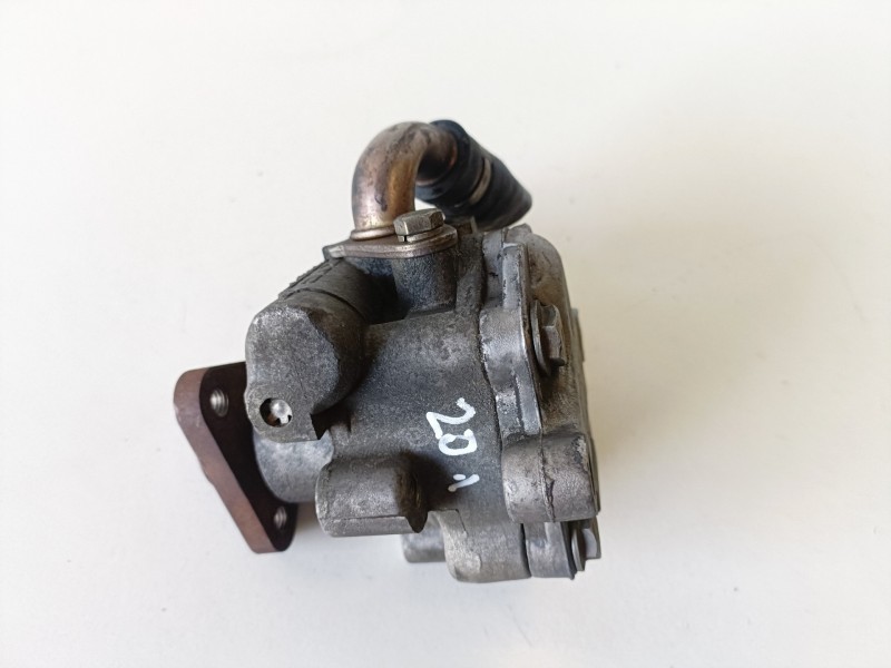 Recambio de bomba direccion para volkswagen passat berlina (3b3) avf referencia OEM IAM 8D0145177Q  