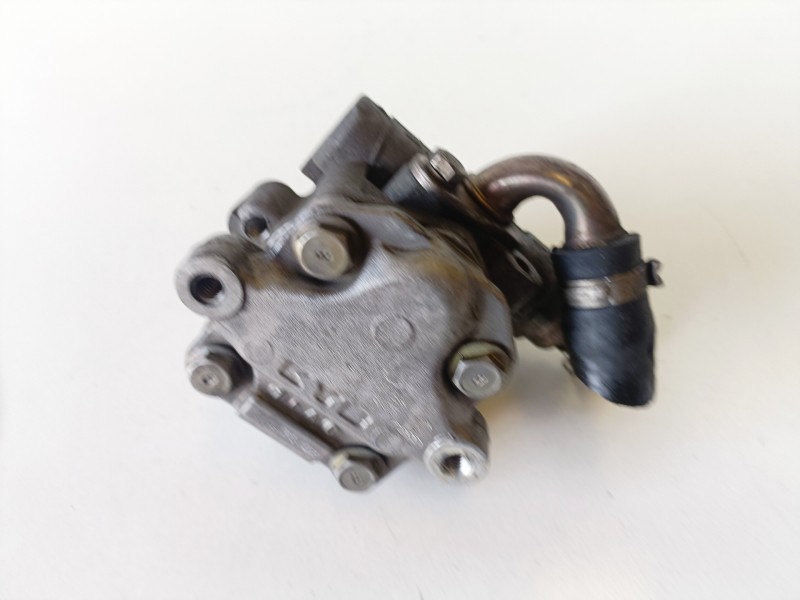 Recambio de bomba direccion para volkswagen passat berlina (3b3) avf referencia OEM IAM 8D0145177Q  