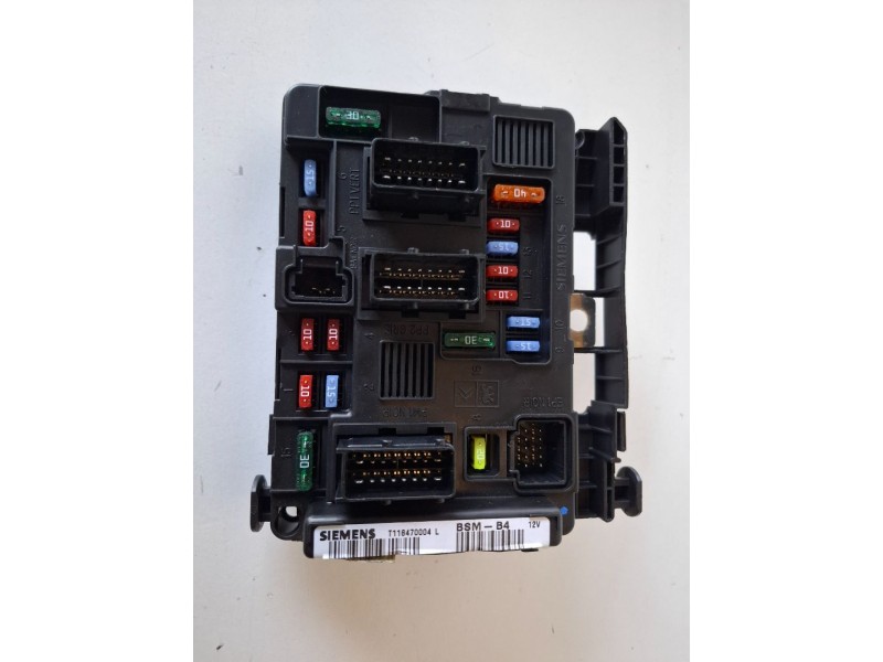Recambio de caja reles / fusibles para citroen c3 8hz referencia OEM IAM 9650663880  