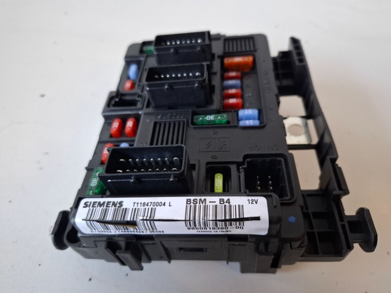 Recambio de caja reles / fusibles para citroen c3 8hz referencia OEM IAM 9650663880  