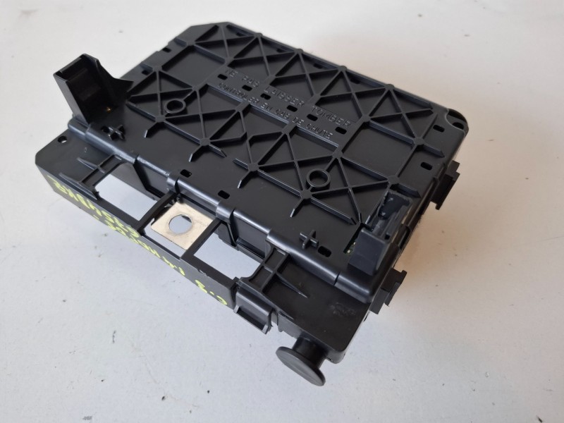 Recambio de caja reles / fusibles para citroen c3 8hz referencia OEM IAM 9650663880  