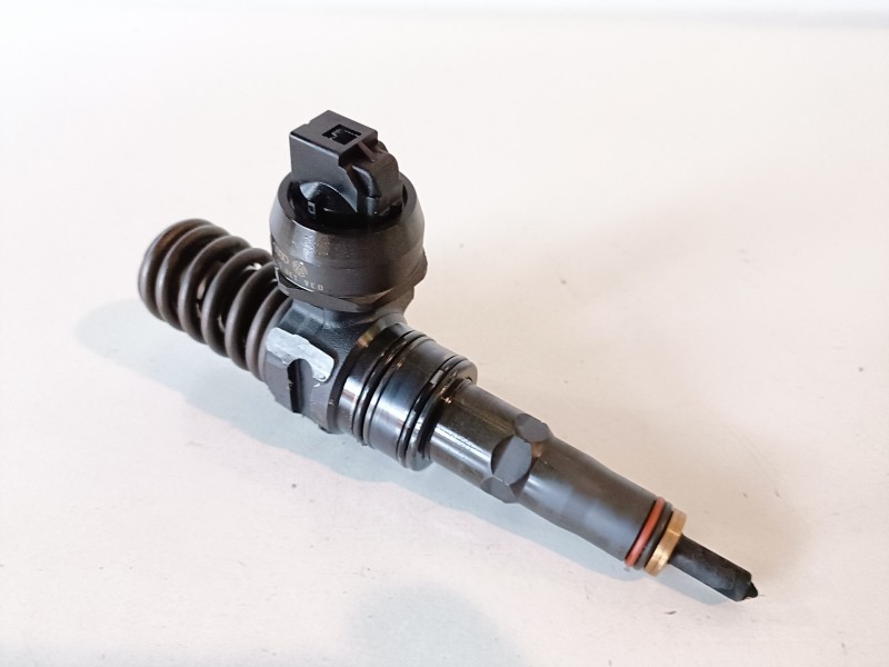 Recambio de inyector para seat ibiza (6l1) atd referencia OEM IAM 038130073AJ  