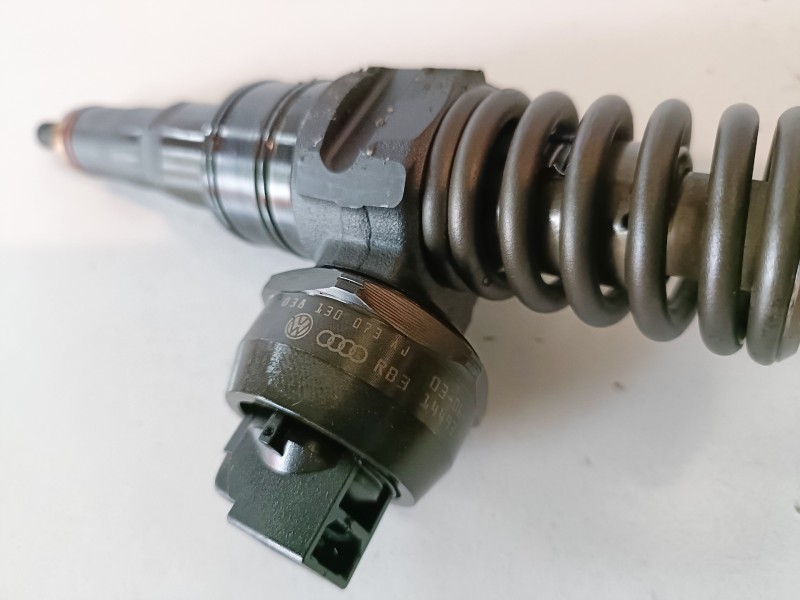 Recambio de inyector para seat ibiza (6l1) atd referencia OEM IAM 038130073AJ  