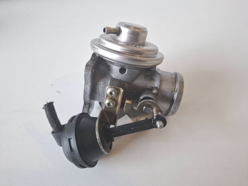 Recambio de valvula egr para volkswagen golf iv berlina (1j1)(10.1997) agr referencia OEM IAM 038131501E  