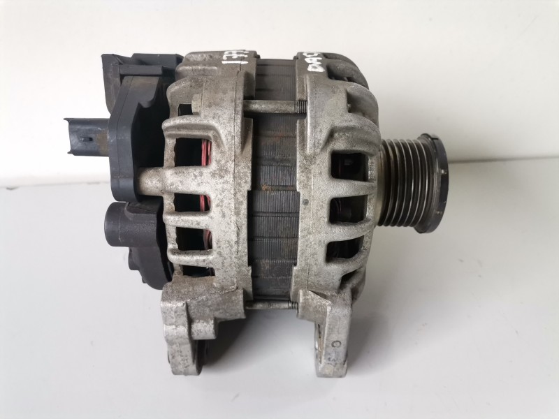 Recambio de alternador para dacia sandero ii h4b400 referencia OEM IAM 231005079R  