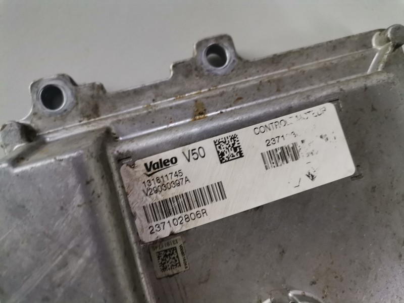 Recambio de centralita motor uce para dacia sandero ii h4b400 referencia OEM IAM 237102806R  