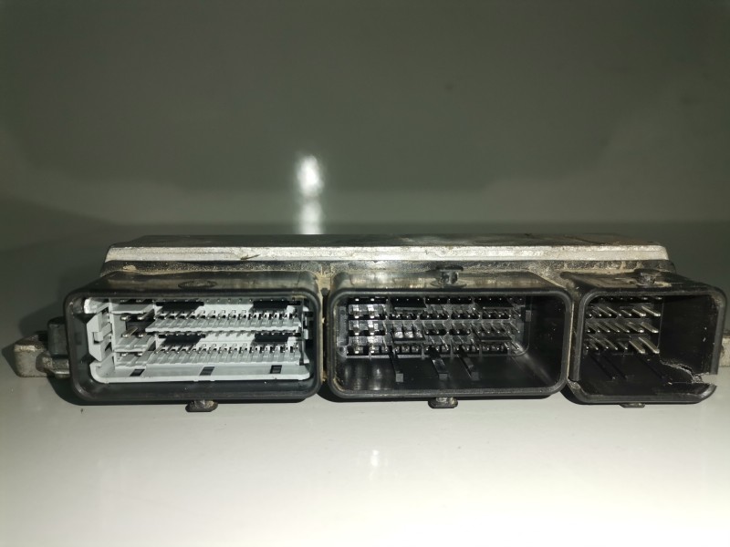 Recambio de centralita motor uce para dacia sandero ii h4b400 referencia OEM IAM 237102806R  