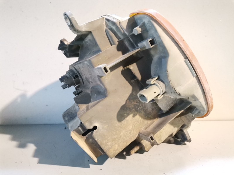 Recambio de faro derecho para renault twingo i (c06) d7f7 referencia OEM IAM 7700820022  