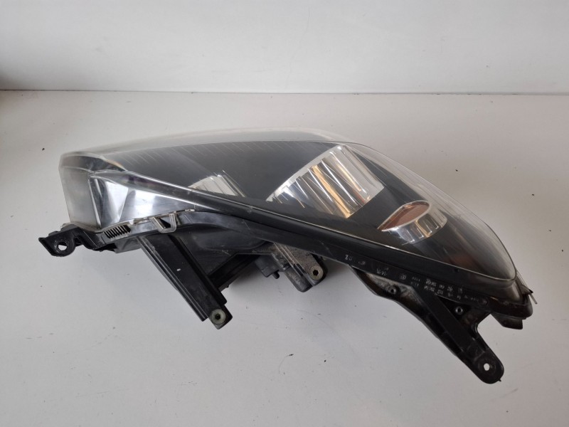 Recambio de faro derecho para opel astra h berlina z16xe1 referencia OEM IAM   