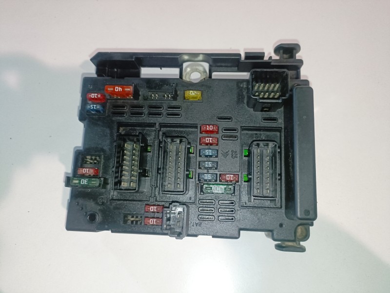 Recambio de caja reles / fusibles para peugeot 307 (s1)(04.2001) nfu referencia OEM IAM 9643538180  