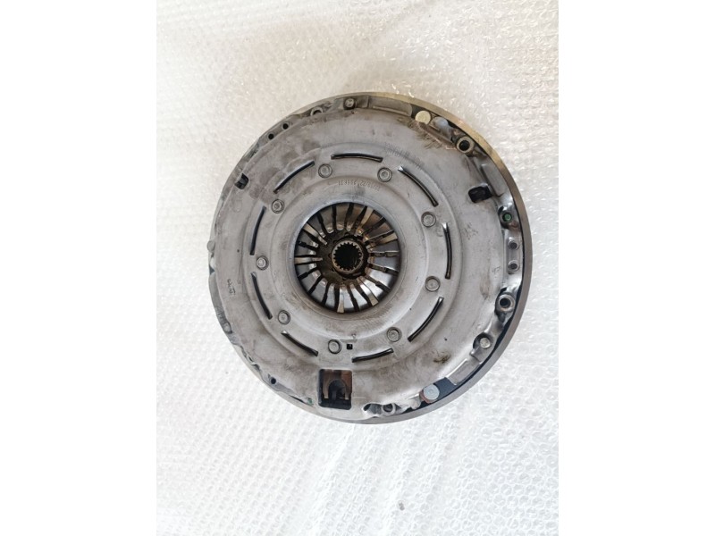 Recambio de kit embrague para peugeot 5008 ah01 referencia OEM IAM   