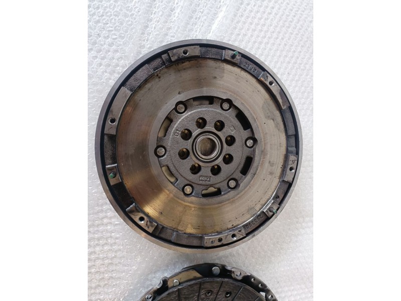 Recambio de kit embrague para peugeot 5008 ah01 referencia OEM IAM   
