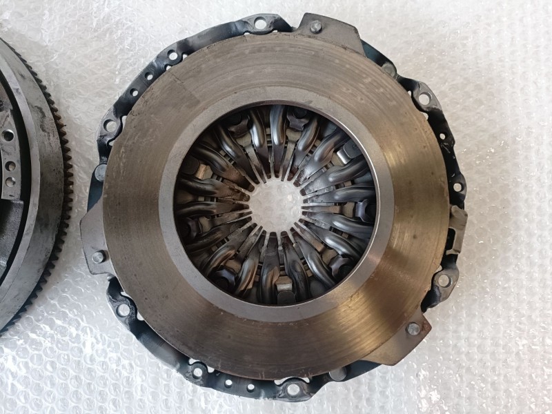 Recambio de kit embrague para peugeot 5008 ah01 referencia OEM IAM   