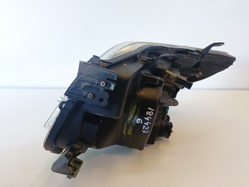 Recambio de faro derecho para toyota land cruiser (j15) 1kdftv referencia OEM IAM   