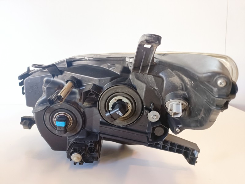 Recambio de faro derecho para toyota land cruiser (j15) 1kdftv referencia OEM IAM   