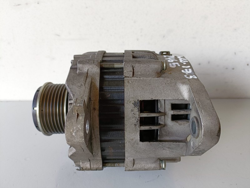 Recambio de alternador para nissan patrol gr (y61) zd30ddti referencia OEM IAM CGB19752  