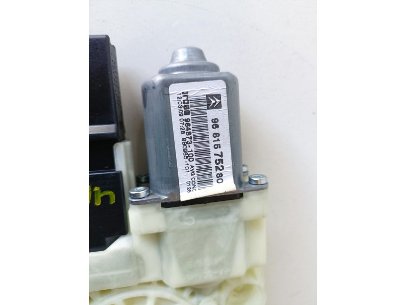 Recambio de motor elevalunas delantero izquierdo para citroen c4 berlina 9hx referencia OEM IAM 965493100  