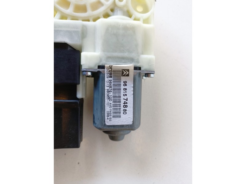Recambio de motor elevalunas delantero derecho para citroen c4 berlina 9hx referencia OEM IAM 965496100  