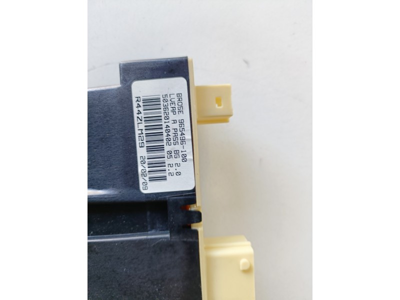 Recambio de motor elevalunas delantero derecho para citroen c4 berlina 9hx referencia OEM IAM 965496100  
