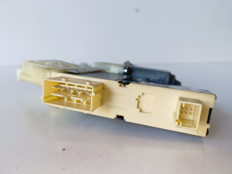 Recambio de motor elevalunas delantero derecho para citroen c4 berlina 9hx referencia OEM IAM 965496100  