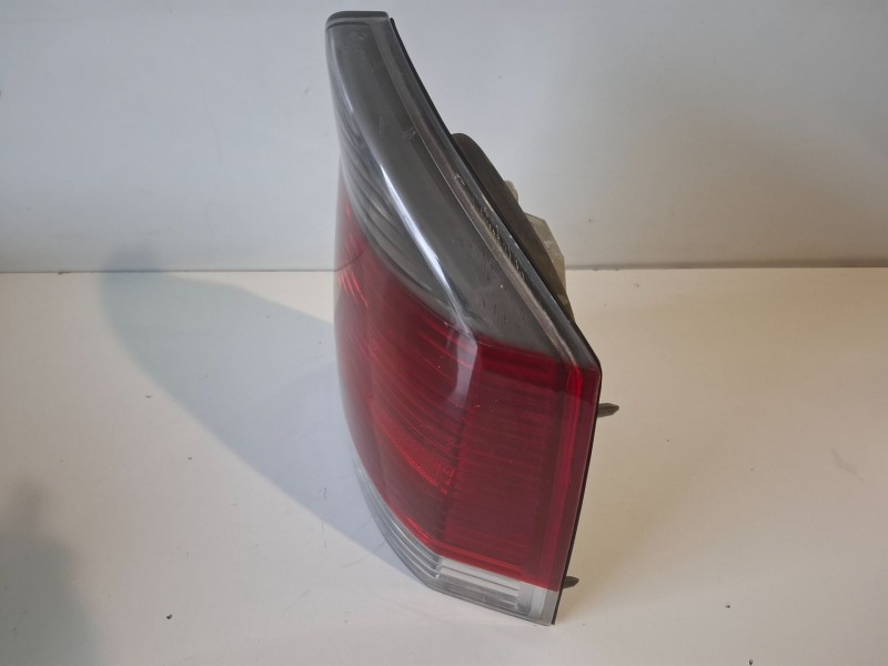 Recambio de piloto trasero derecho para opel vectra c berlina z19dt referencia OEM IAM 13157647  
