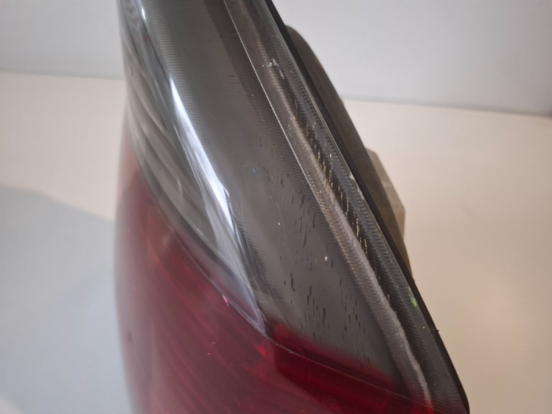 Recambio de piloto trasero derecho para opel vectra c berlina z19dt referencia OEM IAM 13157647  