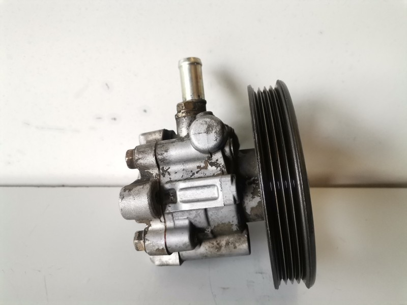 Recambio de bomba direccion para mitsubishi l200 (k70) 4d56 referencia OEM IAM MR374897  