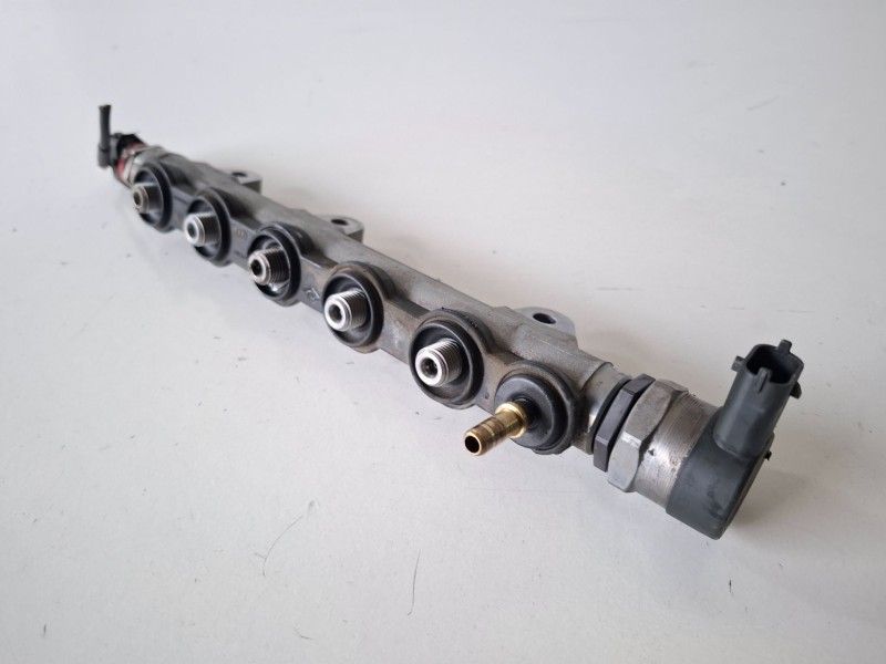 Recambio de rampa inyectora para nissan qashqai (j10) m9r832 referencia OEM IAM 0445214155  
