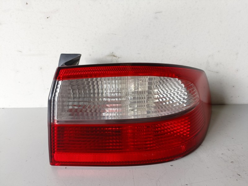 Recambio de piloto trasero derecho para renault laguna ii (bg0) f9q750 referencia OEM IAM 8200002474  