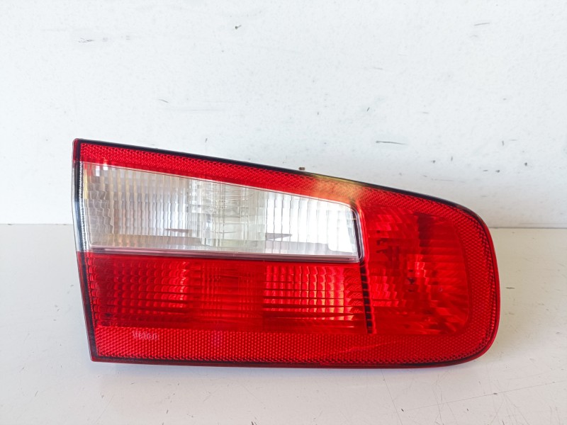 Recambio de piloto trasero izquierdo para renault laguna ii (bg0) f9q750 referencia OEM IAM 8200002475  