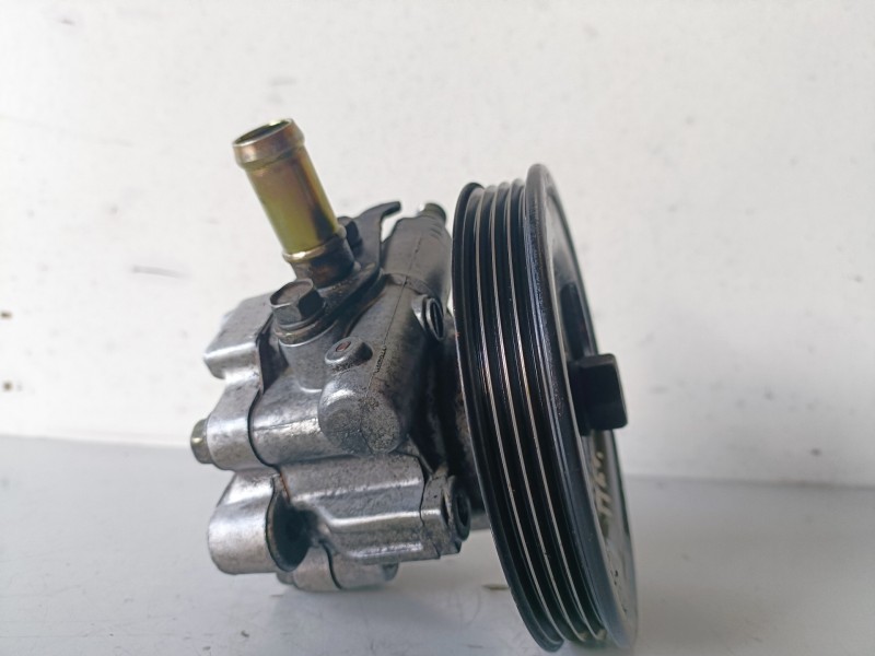 Recambio de bomba direccion para mitsubishi l200 (k70) 4d56 referencia OEM IAM 8114A208  