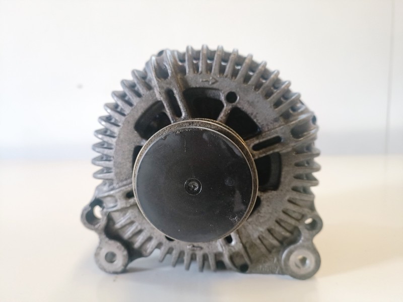Recambio de alternador para volkswagen passat variant (3c5) bkp referencia OEM IAM 021903026L  