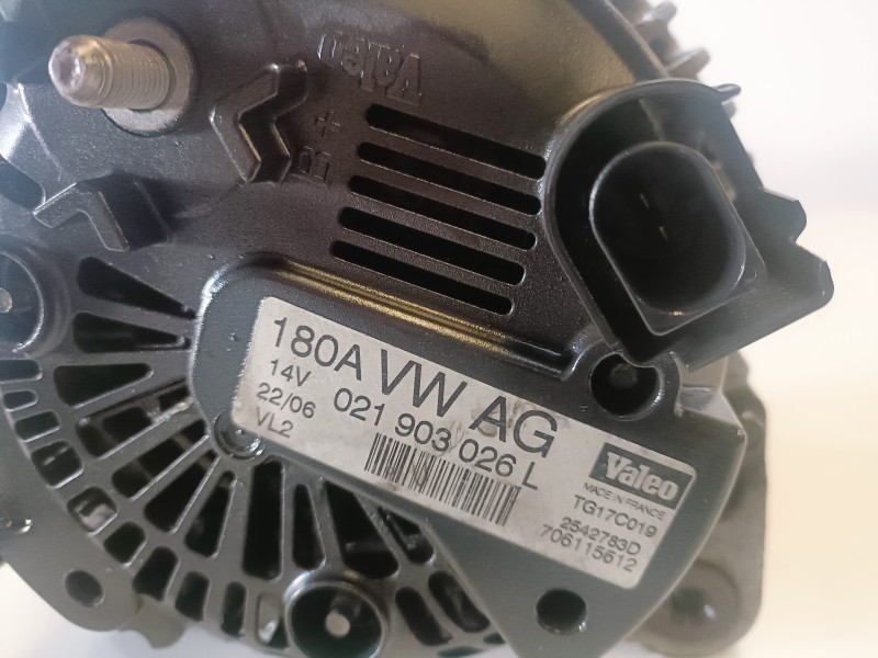 Recambio de alternador para volkswagen passat variant (3c5) bkp referencia OEM IAM 021903026L  