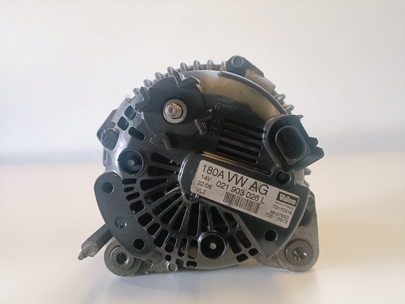 Recambio de alternador para volkswagen passat variant (3c5) bkp referencia OEM IAM 021903026L  