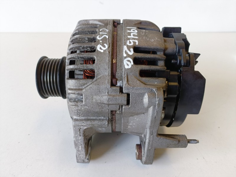 Recambio de alternador para volkswagen polo iv (9n1) bky referencia OEM IAM 037903025M  