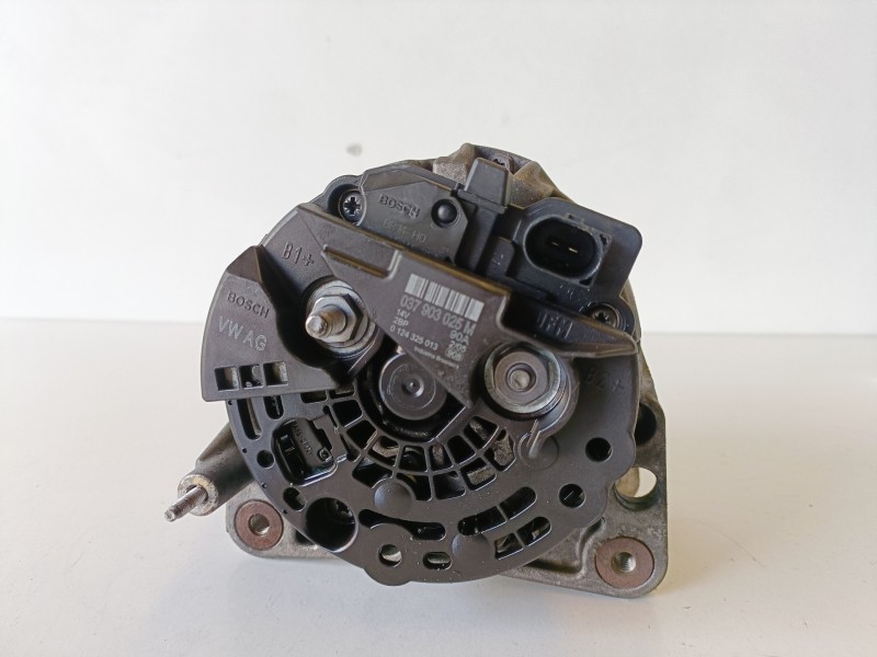 Recambio de alternador para volkswagen polo iv (9n1) bky referencia OEM IAM 037903025M  