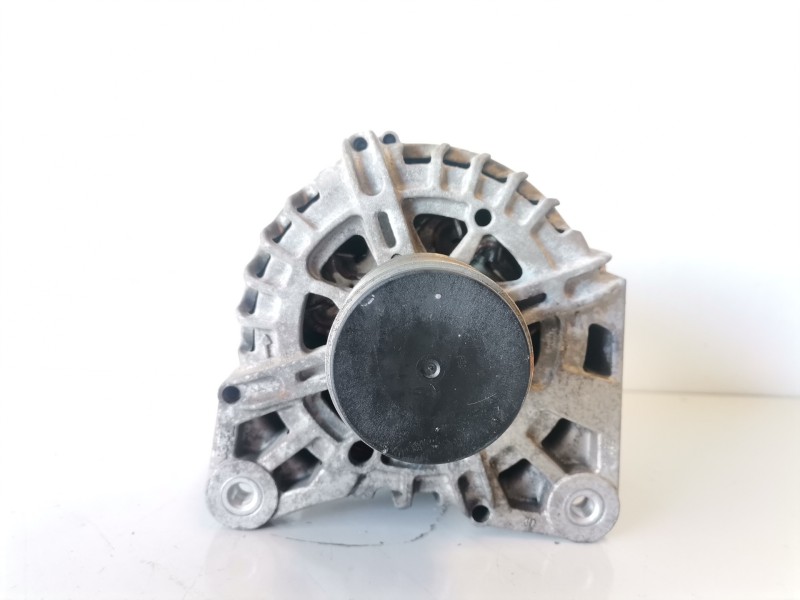 Recambio de alternador para dacia duster i k9k856 referencia OEM IAM 231005770R  