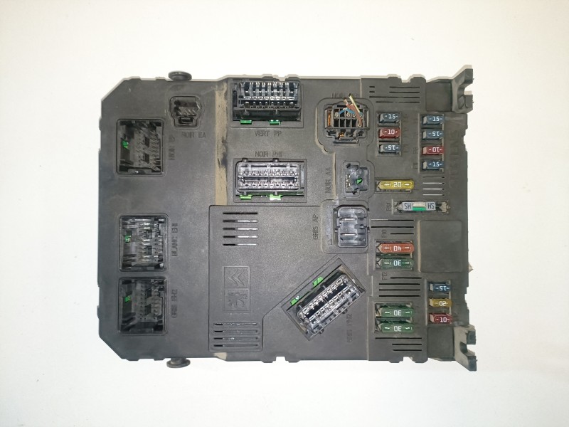 Recambio de caja reles / fusibles para peugeot 206 kfw referencia OEM IAM 9650584680  