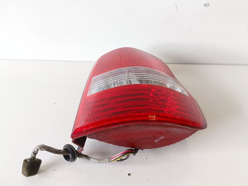 Recambio de piloto trasero derecho para kia carnival ii (fl) j3 referencia OEM IAM   