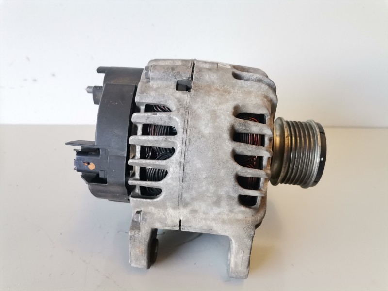 Recambio de alternador para dacia duster i k9k856 referencia OEM IAM 231005770R  