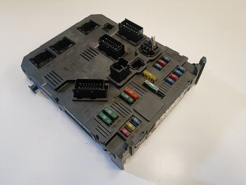 Recambio de caja reles / fusibles para peugeot 206 kfw referencia OEM IAM 9650584680  
