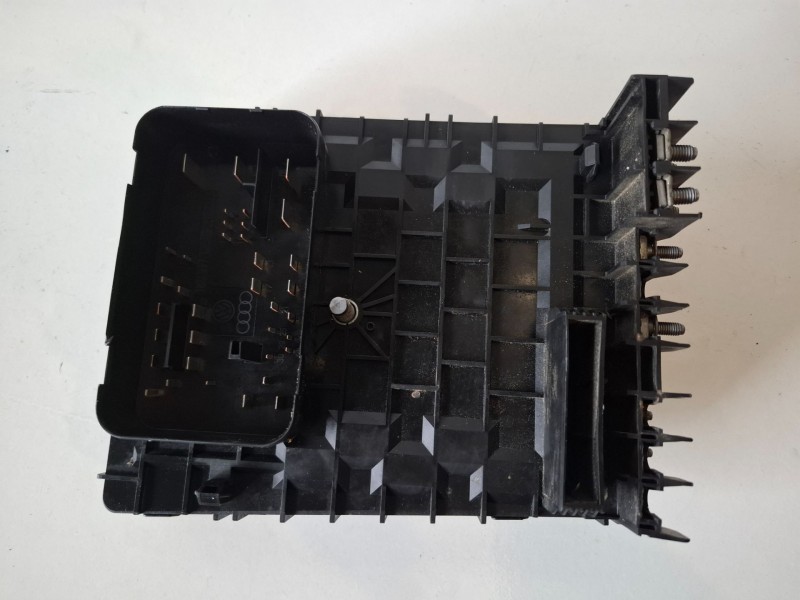 Recambio de caja reles / fusibles para volkswagen golf v (1k1)(10.2003) blg referencia OEM IAM 1K0937125A  