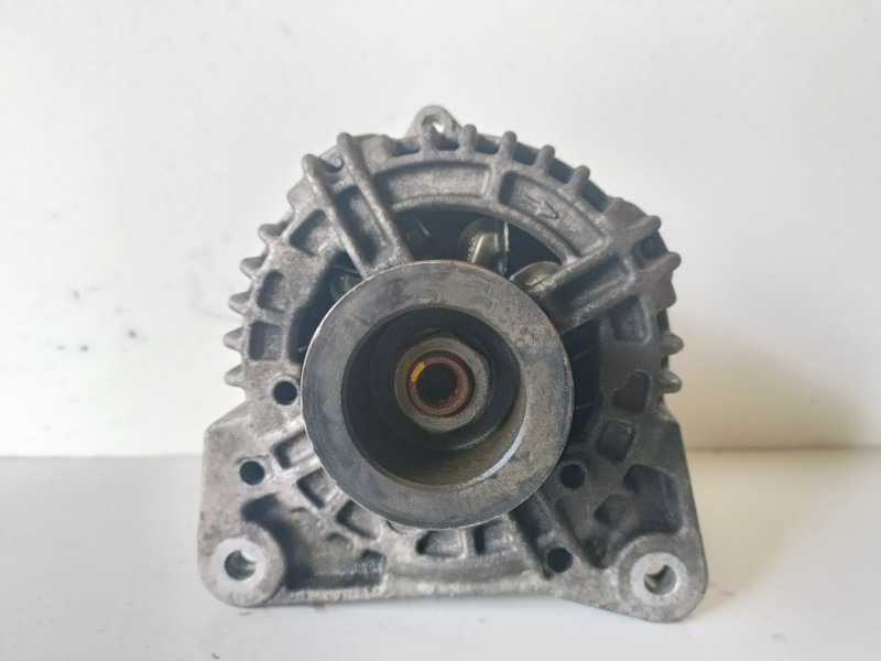 Recambio de alternador para renault clio iii k4m800 referencia OEM IAM 0124425034/8200323137  