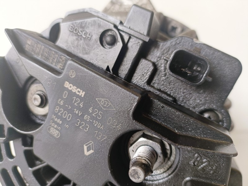 Recambio de alternador para renault clio iii k4m800 referencia OEM IAM 0124425034/8200323137  